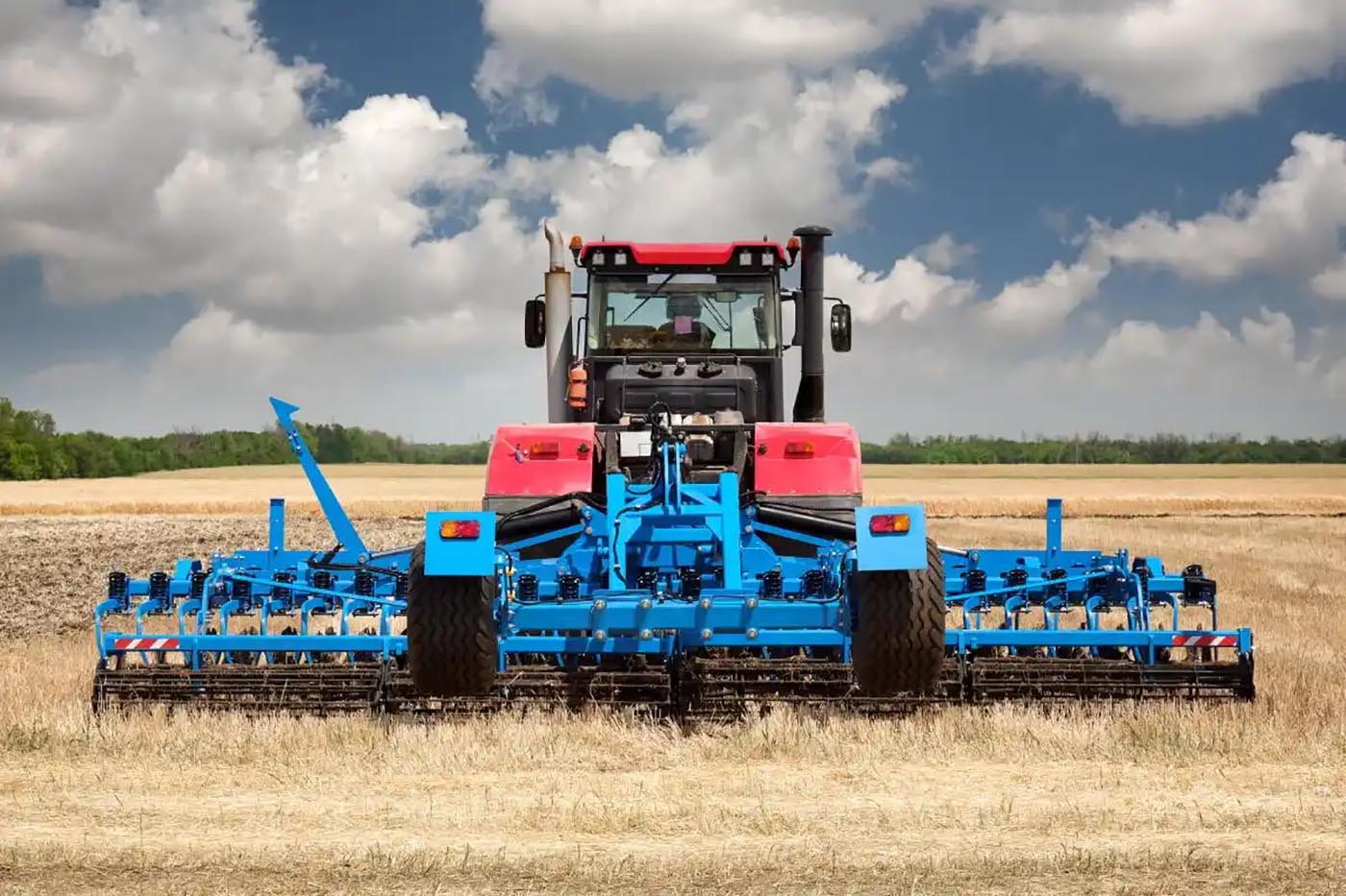 The high efficiency and low carbon emissions of new energy tractors The high efficiency and low carbon emissions of new energy tractors